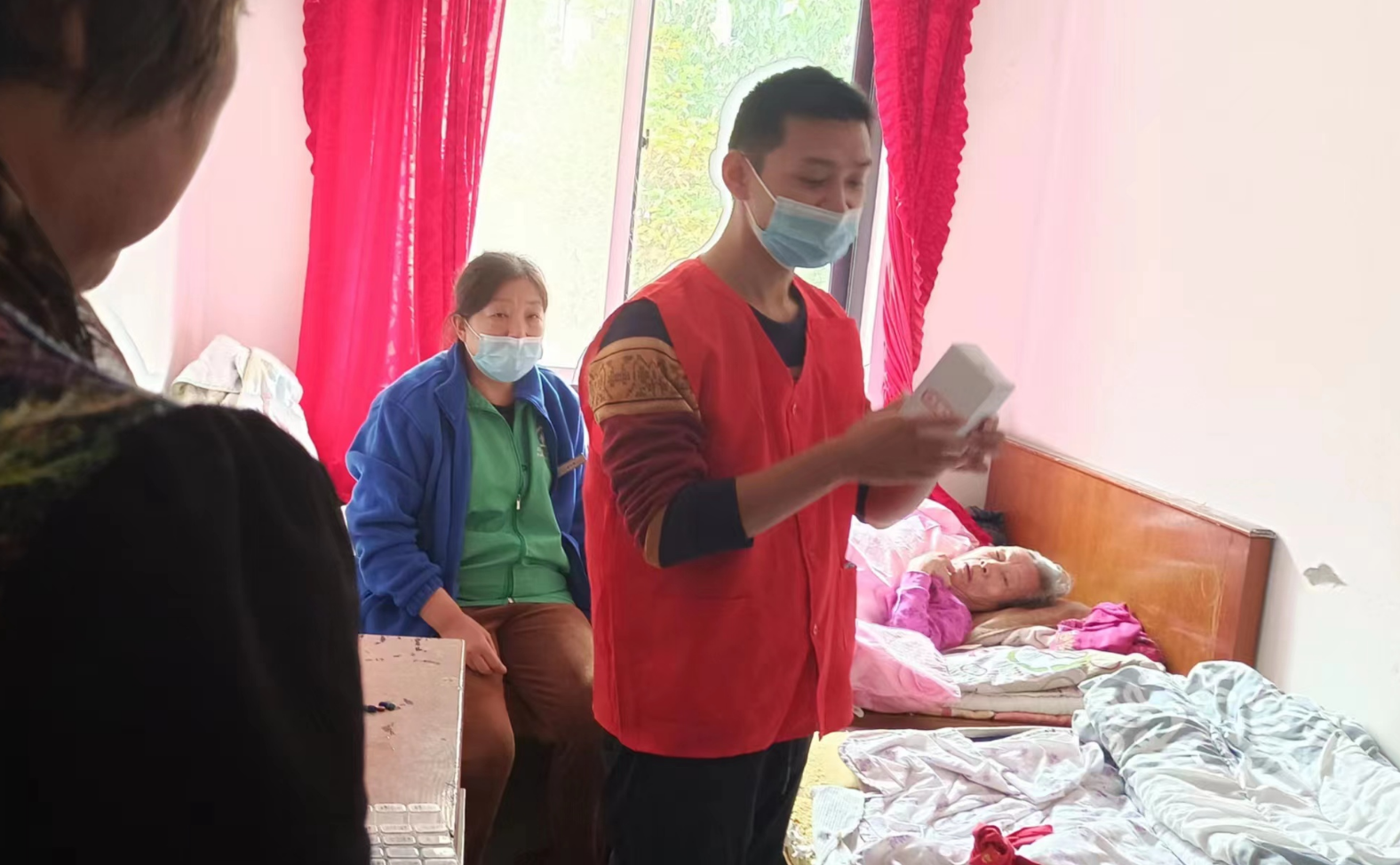 智能化探访平台，筑起空巢独居老人安全关爱网